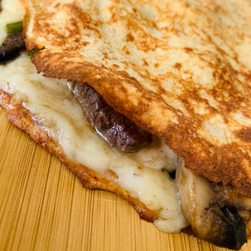 Quesadillas de Harina de Coco con Lomo