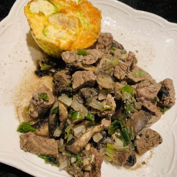 Lomo al Champiñón con Mil Hojas de Zucchini
